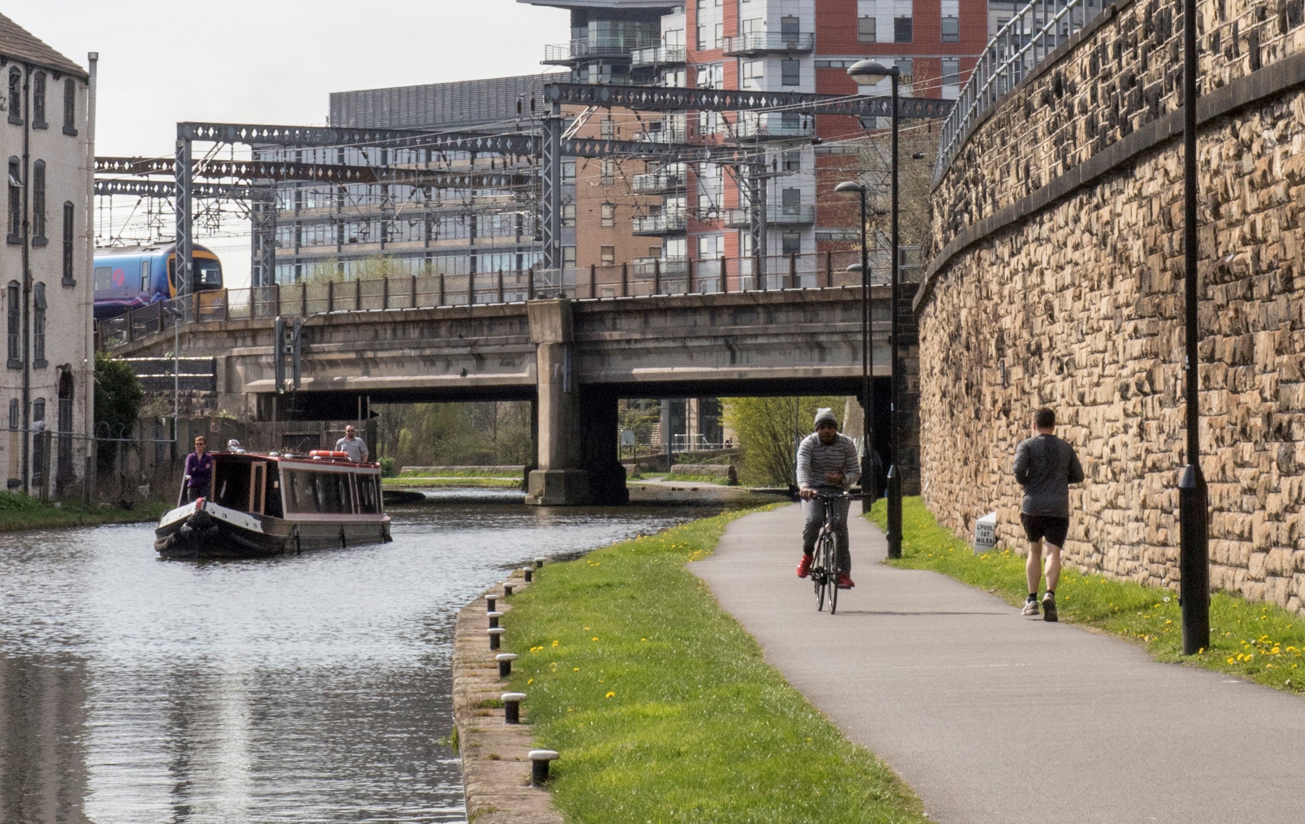 can you cycle on towpaths